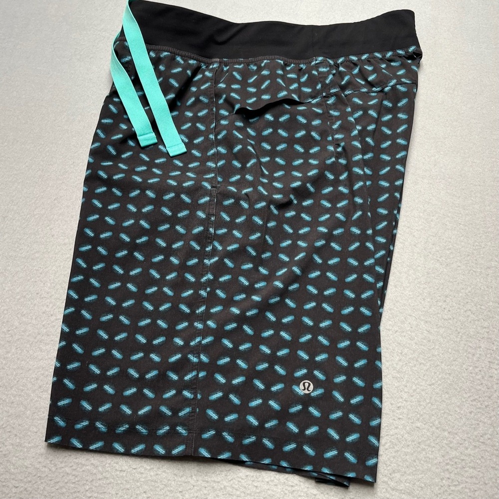 Lululemon Mens Athletic Shorts Black Teal Geometric Print Drawstring Size M 9 In